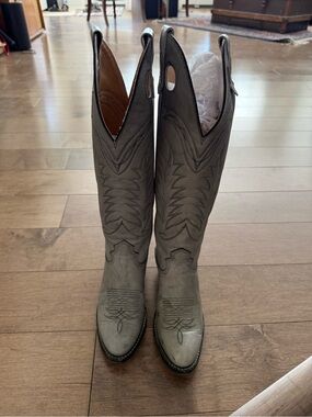 Women's Grey Embroidered Western Boots
